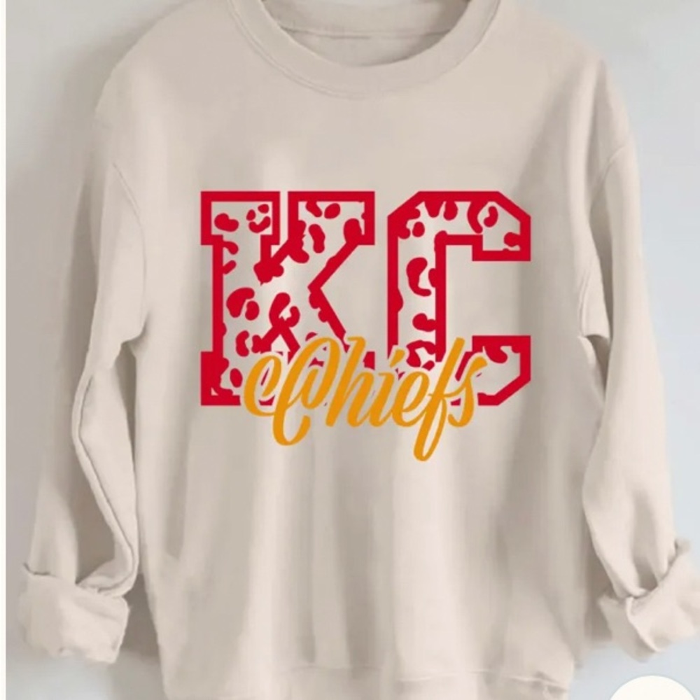 Womens White Kansas City Chiefs football sweatshirt. New